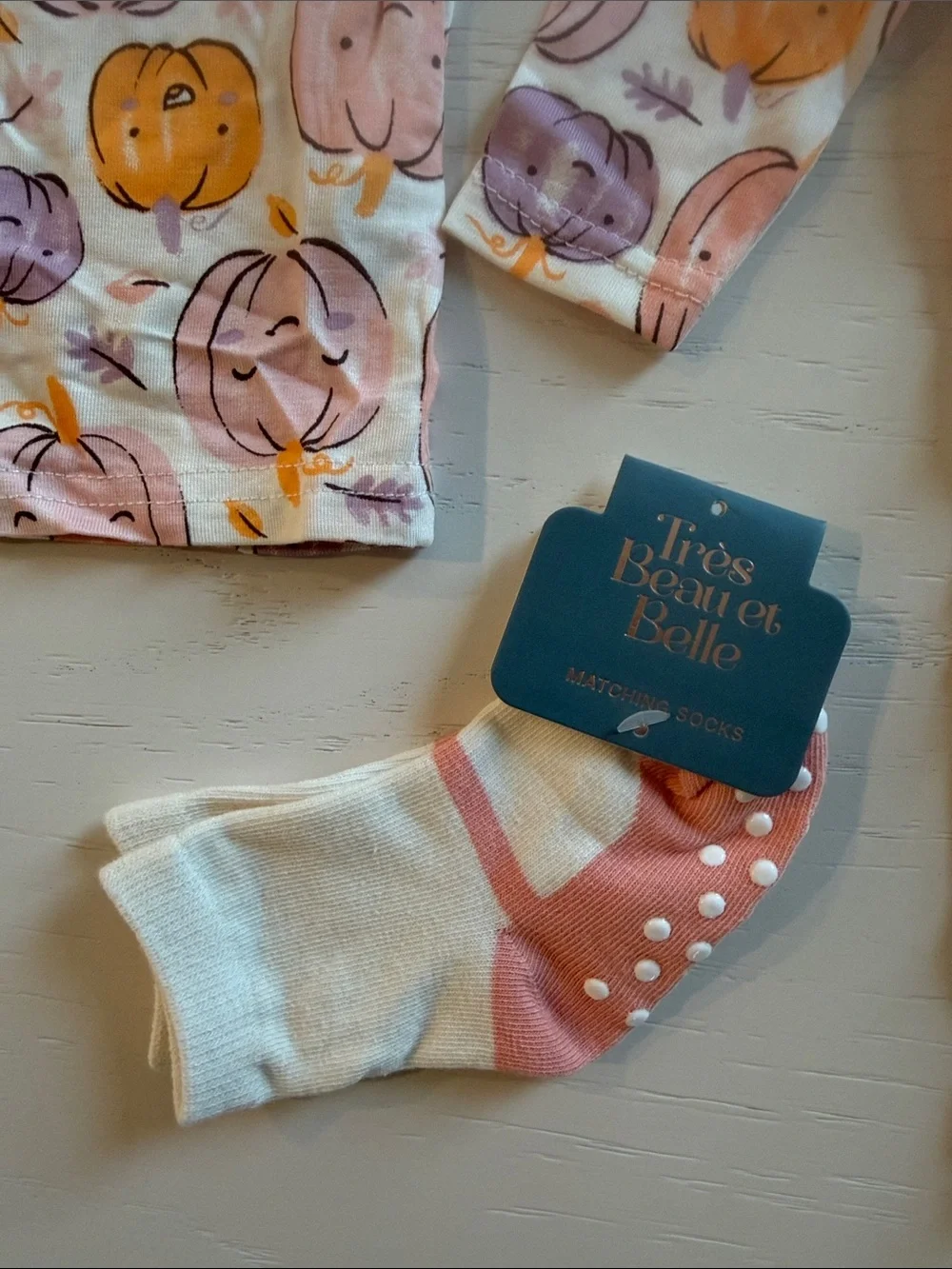 Tres Beau et Belle Pink Pumpkins Bamboo Pajama Set Socks 18 24 months 3T 4T